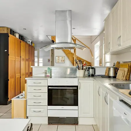 4 Bedroom Gorgeous In Faxe Ladeplads Semesterbostad *