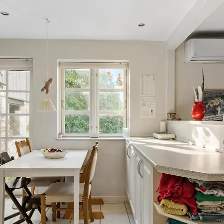 4 Bedroom Gorgeous In Faxe Ladeplads Semesterbostad
