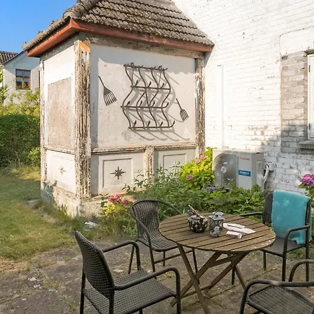 4 Bedroom Gorgeous In Faxe Ladeplads * Fakse Ladeplads